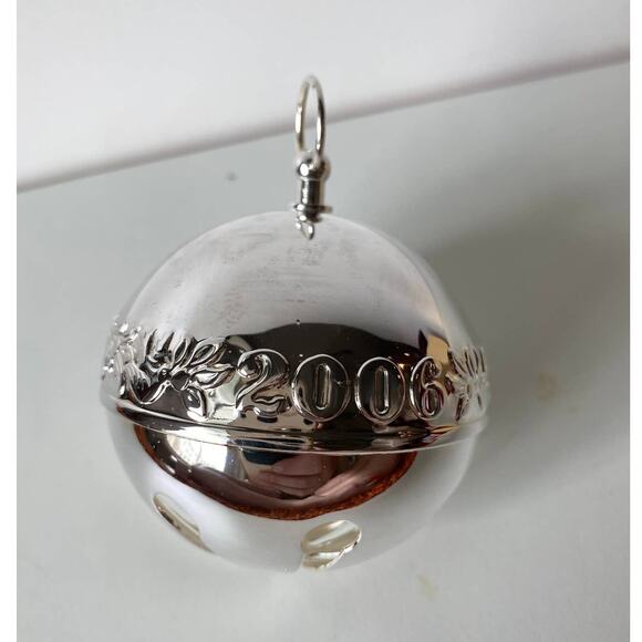 Vintage 2006 Wallace annual sleigh bell, Limited Edition ornament, silver plate - Picture 3 of 5